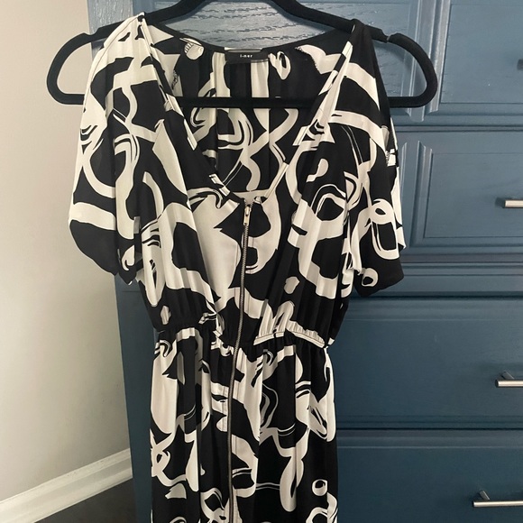 Black and white dress with cap sleeves size small - Picture 1 of 3